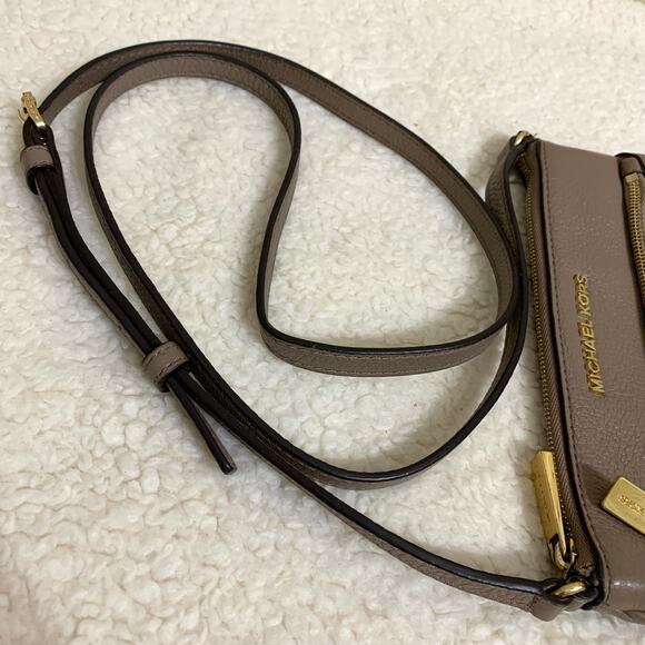 MICHAEL KORS BEDFORD Mushroom Pebbled Leather Slim Flat Crossbody Messenger Bag - Picture 4 of 16